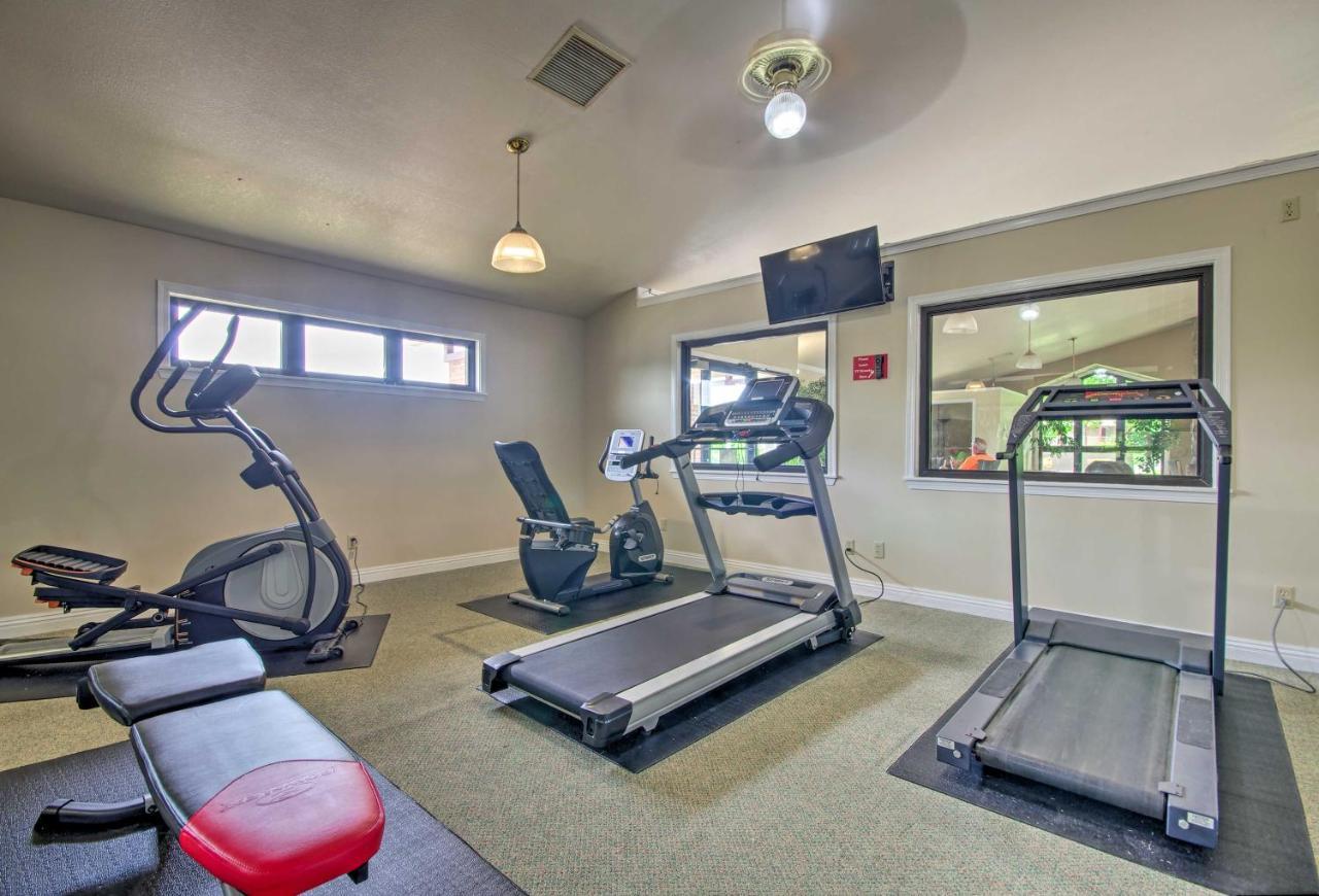 Pet-Friendly Branson Getaway With Private Patio! Apartment Bagian luar foto